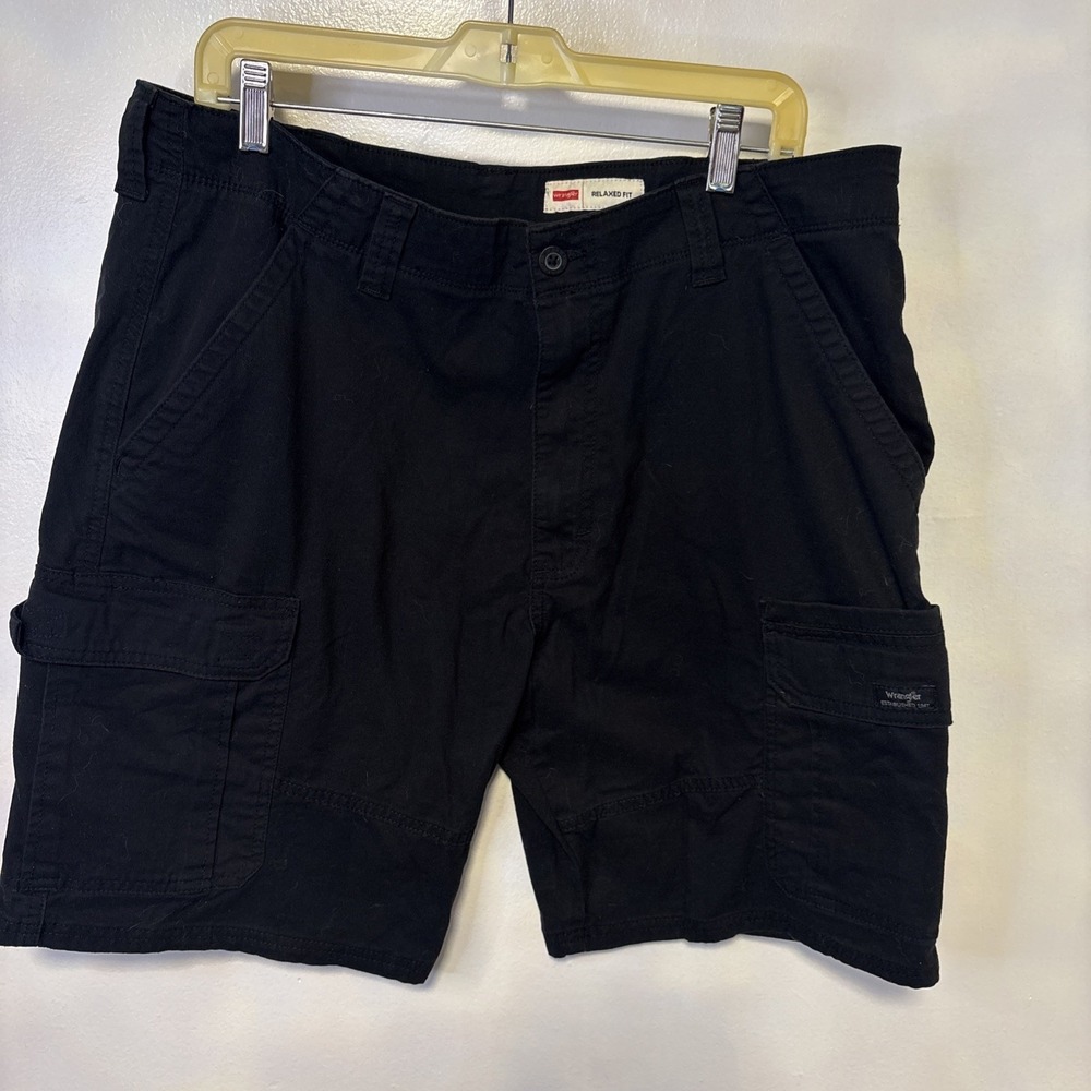 Wrangler Relaxed Fit Cargo Shortsโ Men's 38 Black Cotton Utility Pockets